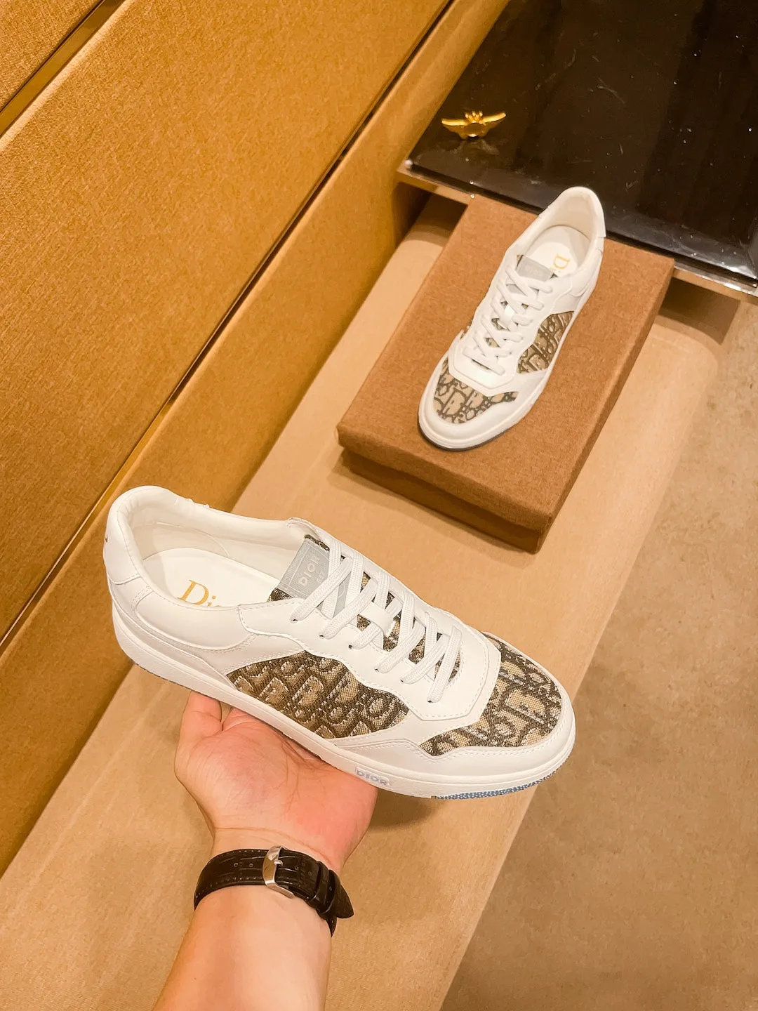Men's shoes 💰 420💰【Dior】🔥 High-end men's shoes brand official website 1:1 latest masterpiece: the upper is made of Italian imported first-layer cowhide with a comfortable and breathable lining➕original non-slip and wear-resistant outsole🔥, making walking more convenient and comfortable! An exclusive new model, a stunning work, a beautiful 1:1 replica [color] compared to the official quality! Create a fashionable personality to set off your uniqueness! A must-have for trendy men! Classic🔥Size: 38-44 Color: 🔥Multiple colors available🔥.
